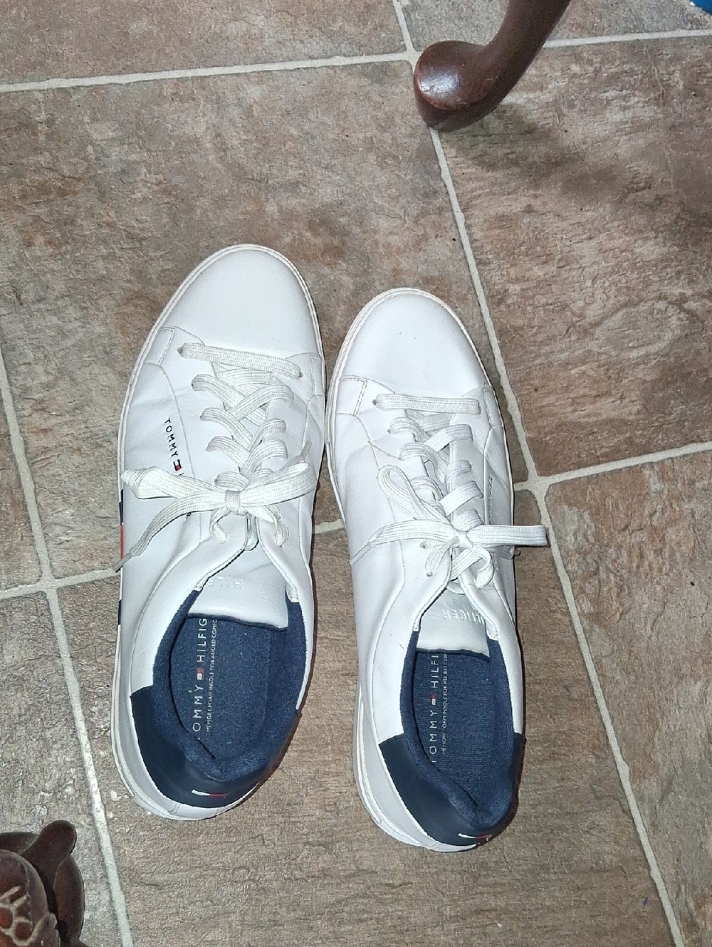 Tommy Hilfiger White Leather Low-Top Sneakers with Navy Details